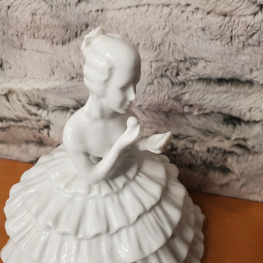 Kaldun Bogle White Porcelain Super Ruffle Belle‎ Dress Trinket Box Covered Dish